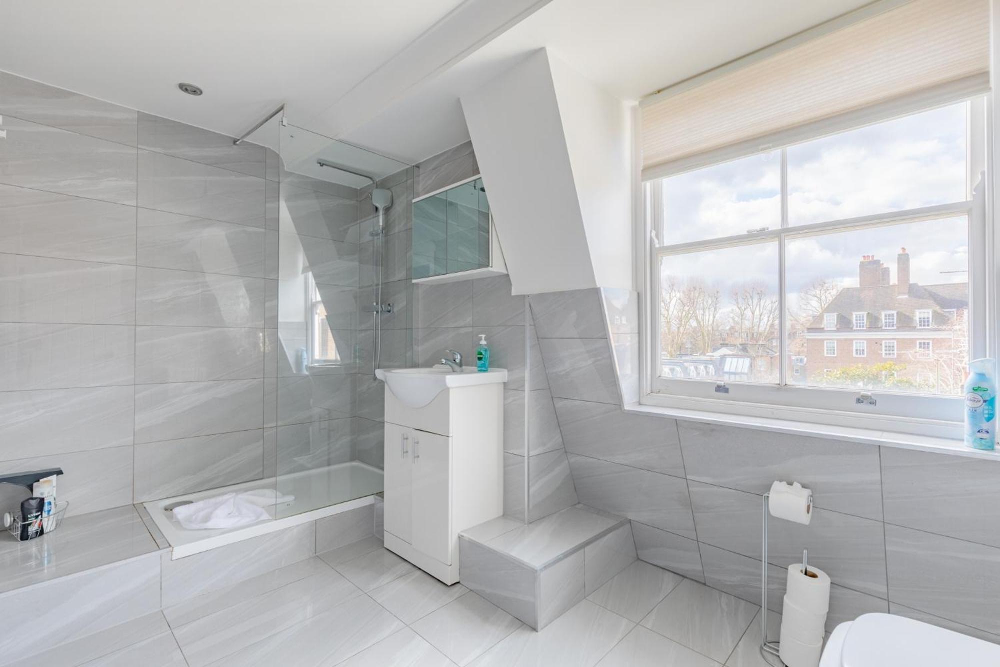 Stylish 2bd Flat In The Heart Of Kensington London